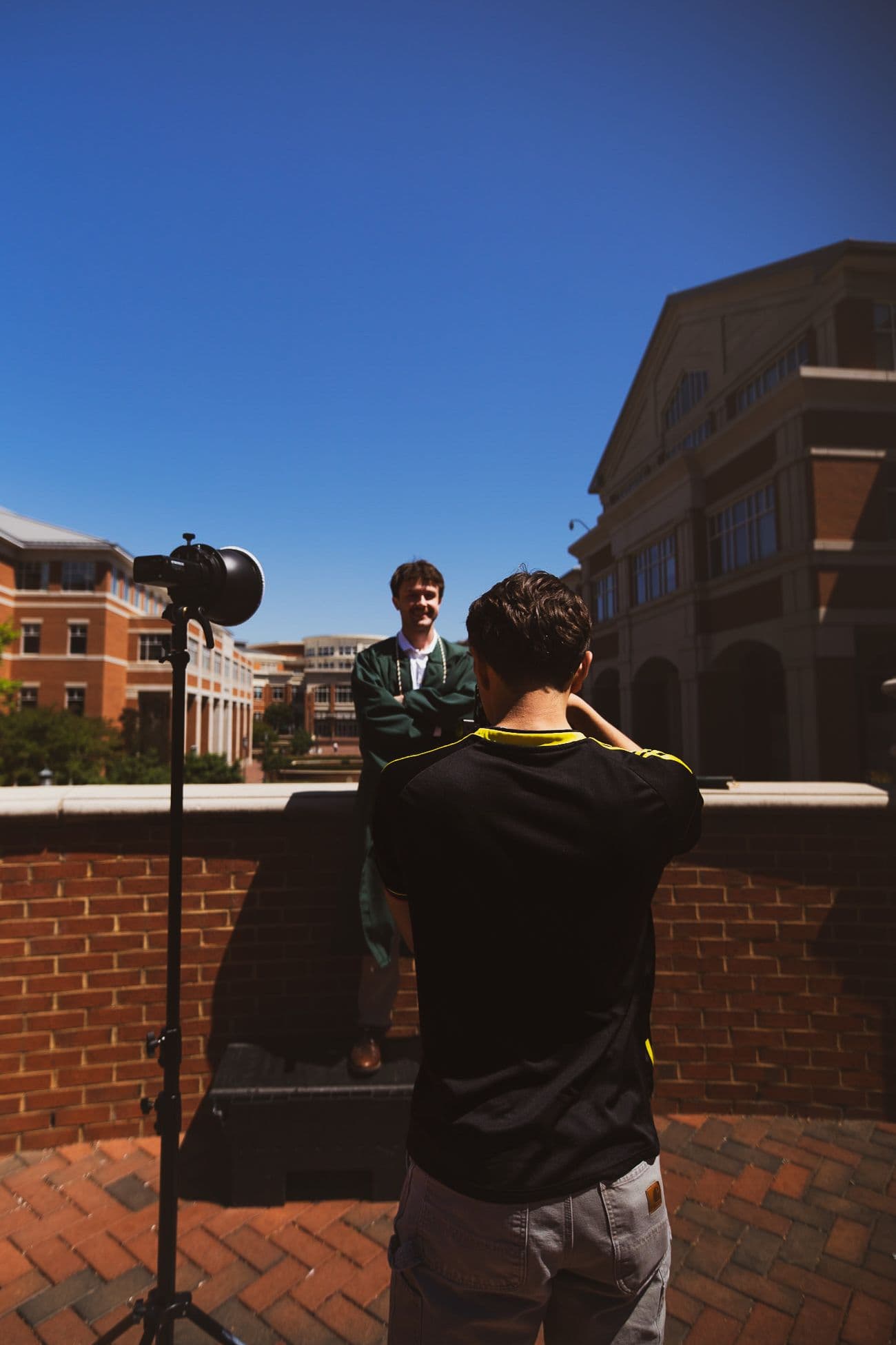 Behind the scenes: photographing a graduate on a brick terrace with a light stand